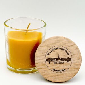 Bienenwachskerze im Glas mit Holzdeckel