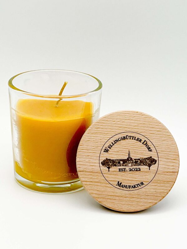 Bienenwachskerze im Glas mit Holzdeckel
