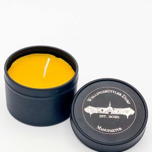 Bienenwachskerze in schwarzer Dose